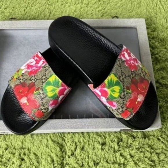 Gucci Shoes - Gucci Supreme Slide Sandal